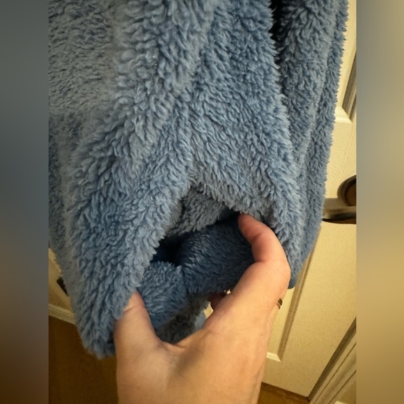 C.O.Z.Y. full zip sherpa wth hood size XXL - Picture 3 of 6